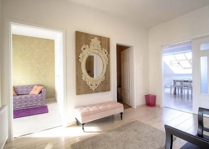 Centrum Pstrossova Apartment