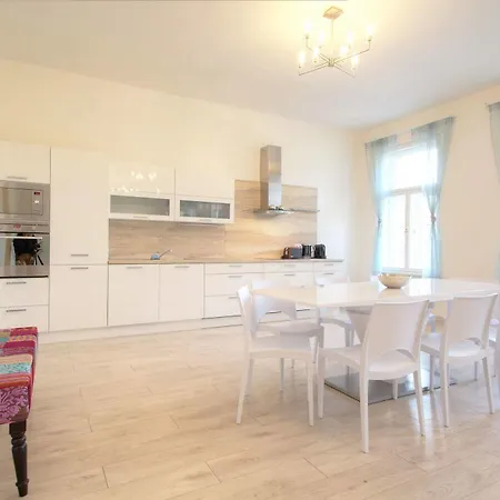 Apartamento Centrum Pstrossova *